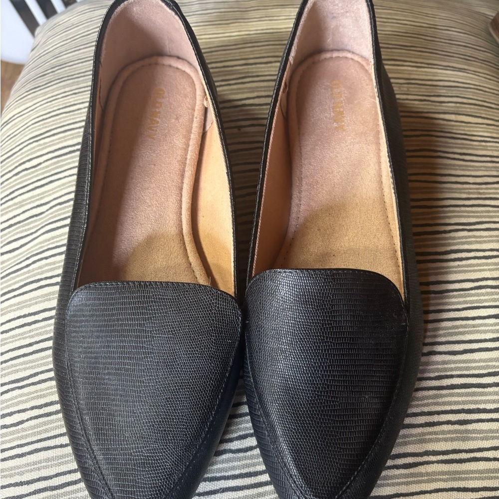 Old Navy Black Flats Timeless Style